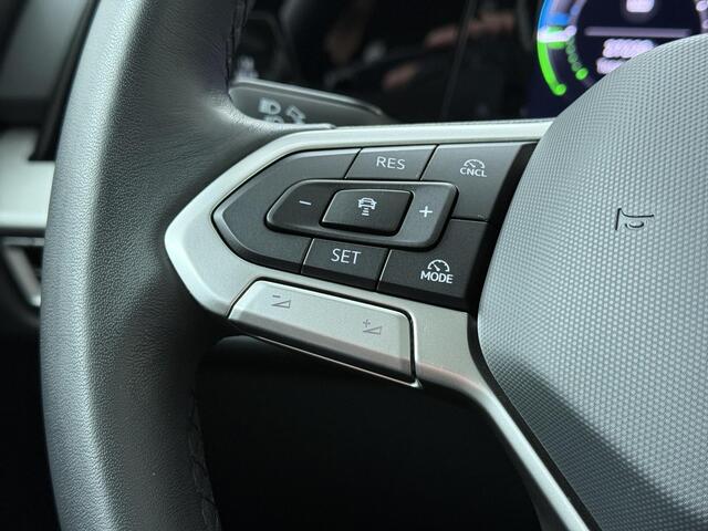 Volkswagen GOLF 1.5 eHybrid Life Edition | 204 PK | Automaat | SoH 98% | Multifunctioneel stuurwiel | Panoramadak | Stoelverwarming |