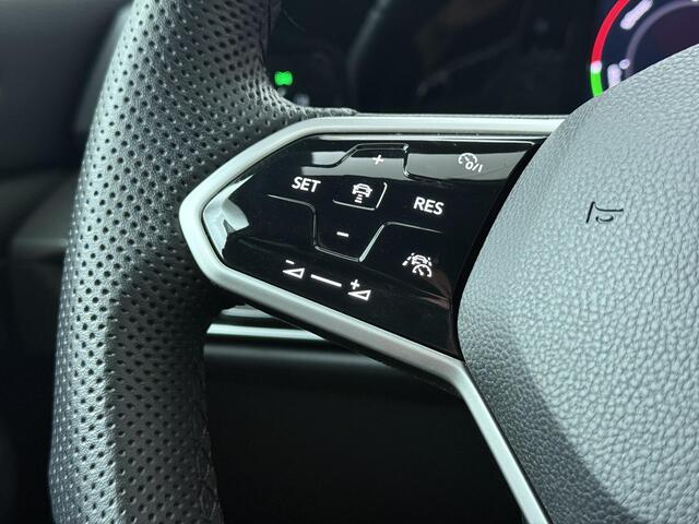 Volkswagen GOLF 1.4 eHybrid GTE | 245 PK | SoH 94% | Climate control | LED verlichting | Adaptive cruise control | Apple Carplay/Android Auto |