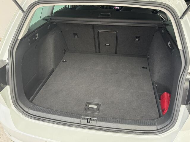 Volkswagen GOLF Variant 1.5 TSI Join | Trekhaak | Stoelverwarming | Achteruitrijcamera | Navigatie |