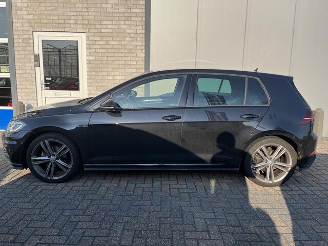 Volkswagen GOLF 1.5 TSI R-Line / AUTOMAAT/ TREKHAAK/ 2X R-LINE/ DYNAUDIO/ KEYLESS/ PARK. SENSOREN + CAMERA/ DIGITAL DASH/ CRUISE/ APP-CONNECT/ NAVI