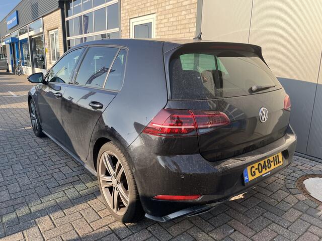 Volkswagen GOLF 1.5 TSI R-Line / AUTOMAAT/ TREKHAAK/ 2X R-LINE/ DYNAUDIO/ KEYLESS/ PARK. SENSOREN + CAMERA/ DIGITAL DASH/ CRUISE/ APP-CONNECT/ NAVI