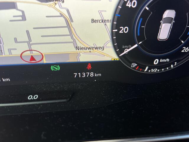 Volkswagen GOLF 1.5 TSI R-Line / AUTOMAAT/ TREKHAAK/ 2X R-LINE/ DYNAUDIO/ KEYLESS/ PARK. SENSOREN + CAMERA/ DIGITAL DASH/ CRUISE/ APP-CONNECT/ NAVI