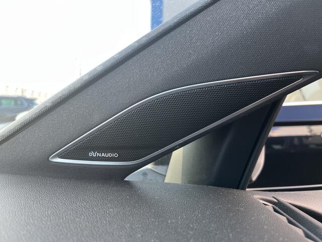 Volkswagen GOLF 1.5 TSI R-Line / AUTOMAAT/ TREKHAAK/ 2X R-LINE/ DYNAUDIO/ KEYLESS/ PARK. SENSOREN + CAMERA/ DIGITAL DASH/ CRUISE/ APP-CONNECT/ NAVI