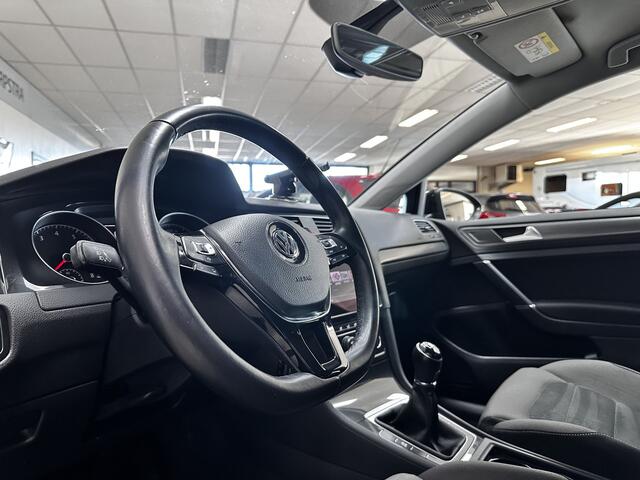Volkswagen GOLF 1.0 TSI Comfortline Business/ Stoelverw+Massage!/ Apple+Android/ DAB+/ 16''LMV/ Clima/ Navi/ Cruise/ Bluetooth/ Multi.LEDER.Stuur/ Elek.Pakket/ Isofix/ PDC V+A.