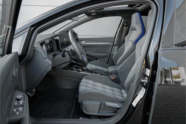 Volkswagen GOLF 1.5 eHybrid GTE Pano Matrix ACC HUD Trekhaak Sfeerverlichting