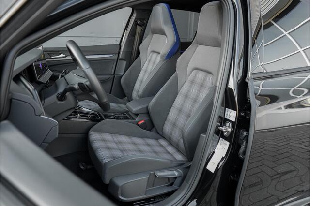 Volkswagen GOLF 1.5 eHybrid GTE Pano Matrix ACC HUD Trekhaak Sfeerverlichting