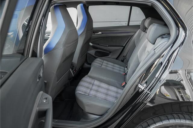 Volkswagen GOLF 1.5 eHybrid GTE Pano Matrix ACC HUD Trekhaak Sfeerverlichting