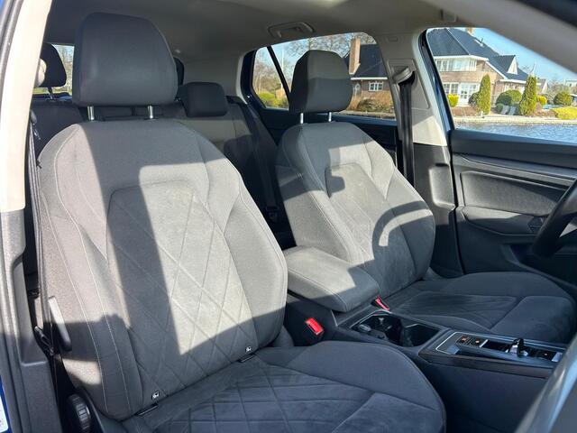 Volkswagen GOLF 1.5 eTSI R-Line Panoramadak / Ergocomfortstoel / Automaat