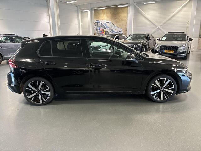 Volkswagen GOLF 1.5 eHybrid 204pk DSG Life Edition · Camera · Keyless · Stuur- & Stoelverwarming · Sfeerverlichting · Apple/Android Car Play · 18"Velgen · Garantie t/m 03-07-2029 of 100.000km