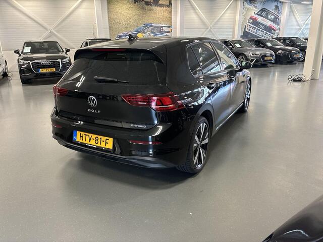 Volkswagen GOLF 1.5 eHybrid 204pk DSG Life Edition · Camera · Keyless · Stuur- & Stoelverwarming · Sfeerverlichting · Apple/Android Car Play · 18"Velgen · Garantie t/m 03-07-2029 of 100.000km