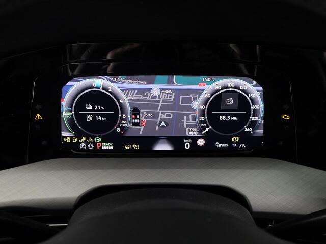 Volkswagen GOLF Life Edition 1.5 eHybrid 204 PK | 18 "LM velgen | Stoel & Stuurverwarming | Camera |