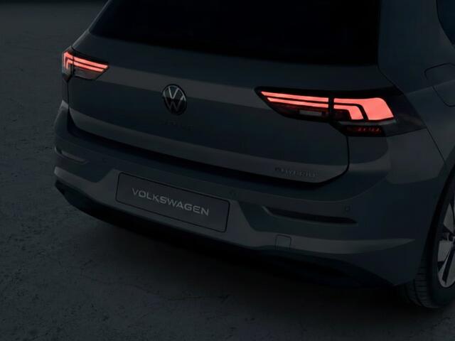 Volkswagen GOLF Life Edition 1.5 eHybrid 204 PK | 17 "LM velgen | Stoel & Stuurverwarming | Camera |