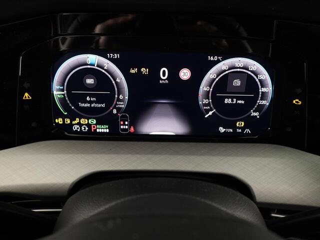 Volkswagen GOLF Life Edition 1.5 eHybrid 204 PK | 17 "LM velgen | Stoel & Stuurverwarming | Camera |