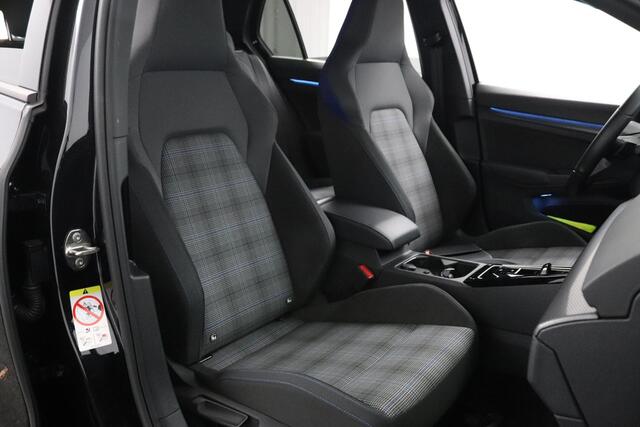 Volkswagen GOLF 1.4 eHybrid 245 PK GTE | Sfeerverlichting | Winter Pakket | Achteruitrijcamera | IQ Light |