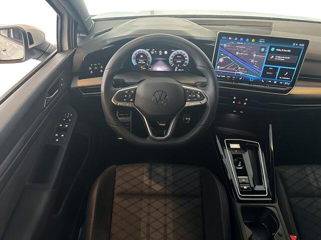 Volkswagen GOLF 1.5 eTSI 150pk DSG R-Line Dodehoeksensoren | Stoel- en stuurverwarming | Matrix-LED