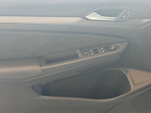 Volkswagen GOLF 1.5 eTSI 150pk DSG R-Line Dodehoeksensoren | Stoel- en stuurverwarming | Matrix-LED