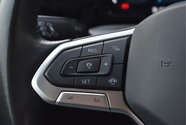 Volkswagen GOLF 1.0 TSI Life Virtual cockpit, Adaptive cruise, Camera, PDC, Carplay, DAB