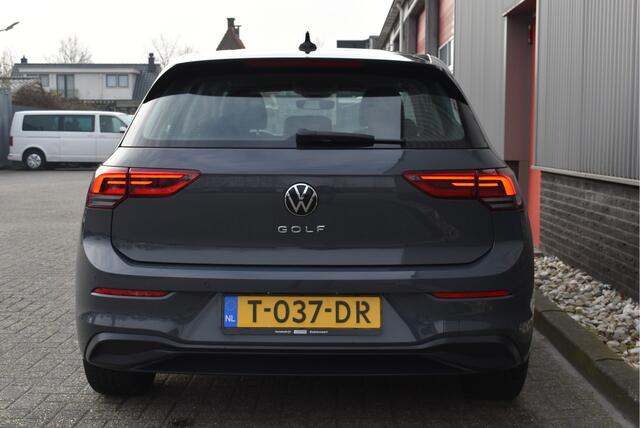 Volkswagen GOLF 1.0 TSI Life Virtual cockpit, Adaptive cruise, Camera, PDC, Carplay, DAB