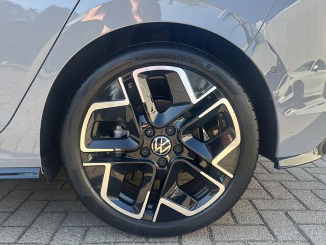 Volkswagen GOLF 1.5 eTSI R-LINE PANO-DAK/CAMERA/ACC/STOEL+STUURVERW
