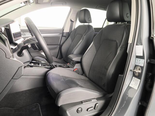 Volkswagen GOLF 1.5 eHybrid Style Edition 204 pk Automaat (DSG) | Verlengde garantie | Navigatie via App | Parkeersensoren (Park assist) | Achteruitrijcamera | Stoelverwarming |