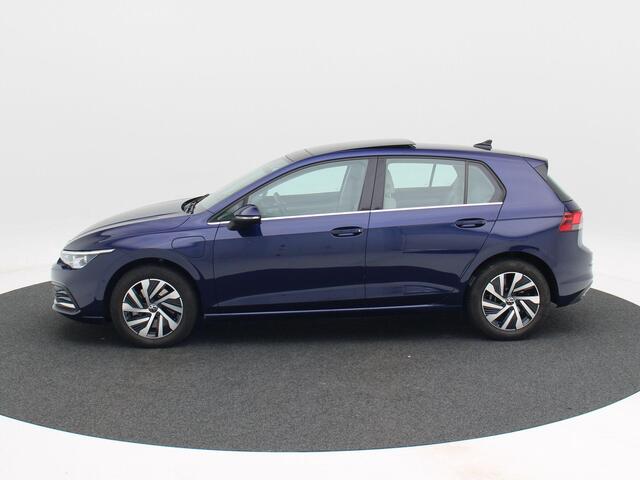 Volkswagen GOLF 1.4 eHybrid 204 Pk Style | Panoramadak | Camera | Stoelverwarming | Adaptive Cruise | Climate Controle | 16 Inch | 31.615 Km !!