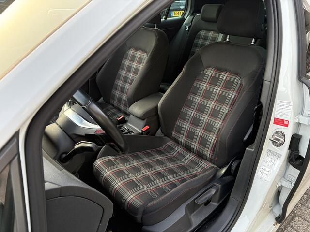 Volkswagen GOLF 2.0 TSI GTI Performance 245pk | Virtual Cockpit | Stoelverwarming | Achteruitrijcamera | Adaptive Cruise |