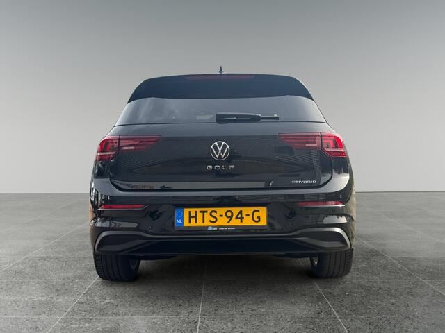 Volkswagen GOLF 1.5 204pk eHybrid Life Edition Zijruiten achter en achterruit getint | Navigatie 'Discover' | Achteruitrijcamera 'Rear View'