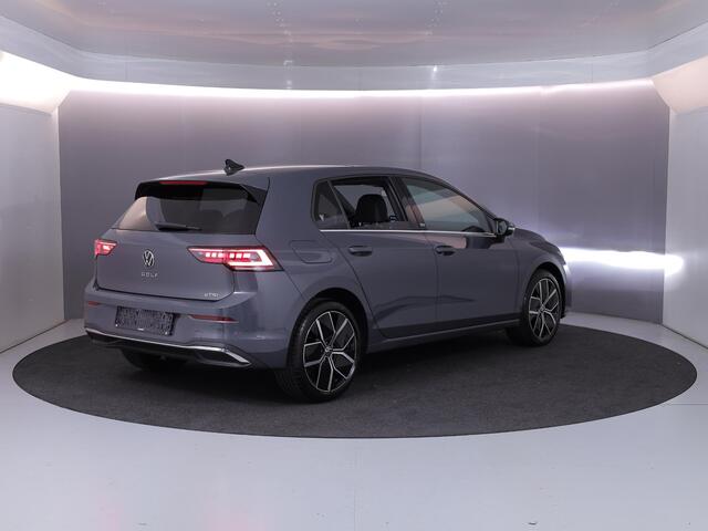 Volkswagen GOLF 1.5 eTSI 50 Jahre Edition 150 pk Automaat (DSG) | Navigatie | Panoramadak | Parkeersensoren | Achteruitrijcamera | Matrix LED koplampen | Stoelverwarming |