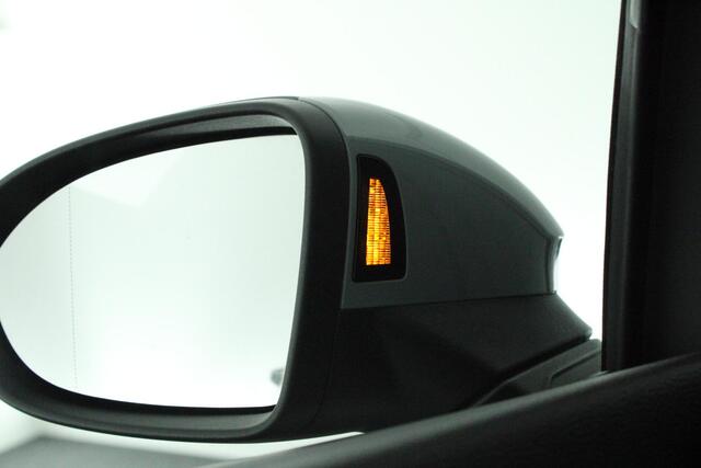 Volkswagen GOLF 2.0 TDI 200pk DSG GTD Panoramadak Camera Virtual Cockpit Navigatie