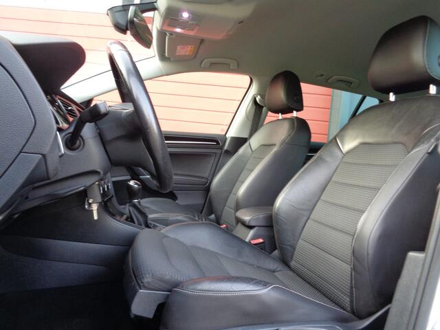 Volkswagen GOLF Variant 1.6 TDI Connected Series 110PK Navi Clima Cruise LMV Trekhaak half-Leer NL-Auto