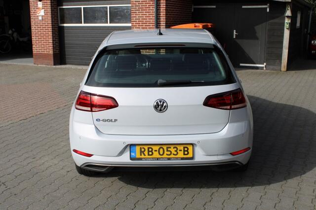 Volkswagen GOLF E-GOLF 136PK 36KWh - Navi Carplay camera