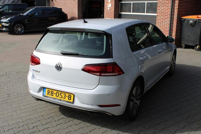 Volkswagen GOLF E-GOLF 136PK 36KWh - Navi Carplay camera