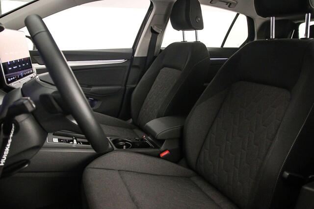 Volkswagen GOLF Life Edition 1.5 eTSI 115pk DSG Automaat Adaptive cruise control, Parkeersensoren, Stuurwiel verwarmd, LED koplampen, Airco, DAB, Stoelverwarming, App connect