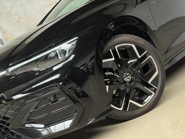 Volkswagen GOLF 1.5 eTSI R line / Pano / H&K /