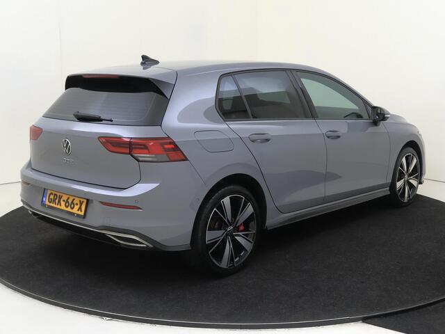 Volkswagen GOLF 1.4 eHybrid GTE | Parkeerassistent | Keyless | Dodehoek detectie | Stoel- en stuurwielverwarming | Navigatie | Adaptieve cruise control | Achteruitrijcamera |
