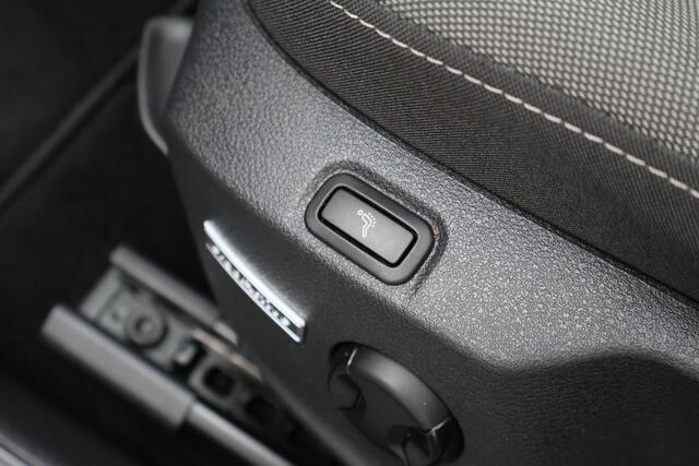 Volkswagen GOLF Variant 1.5 TSI DSG Highline Virtual Cockpit, ACC, Climate, Apple Carplay, Rijstrooksensor, Trekhaak, 17''