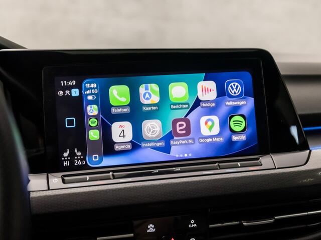 Volkswagen GOLF 1.4 eHybrid GTE 245Pk Automaat (SCHUIFDAK, APPLE CARPLAY, GROOT NAVI, CAMERA, STUUR/STOELVERWARMING, ZWART HEMEL, SFEERVERLICHTING, KEYLESS, GETINT GLAS, NIEUWSTAAT)