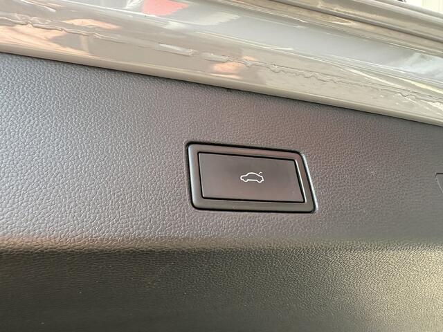 Volkswagen GOLF Variant 1.5 eTSI / 150 pk R-Line Business+ Automaat | 19" Lichtmetalen velgen | Navigatie | Stoelverwarming |