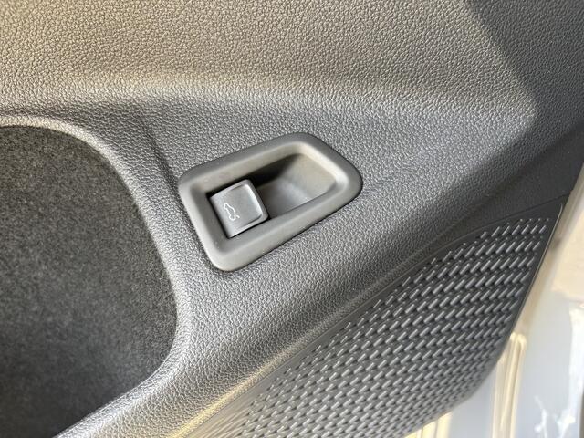 Volkswagen GOLF Variant 1.5 eTSI / 150 pk R-Line Business+ Automaat | 19" Lichtmetalen velgen | Navigatie | Stoelverwarming |