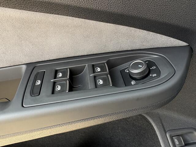 Volkswagen GOLF Variant 1.5 eTSI / 150 pk R-Line Business+ Automaat | 19" Lichtmetalen velgen | Navigatie | Stoelverwarming |