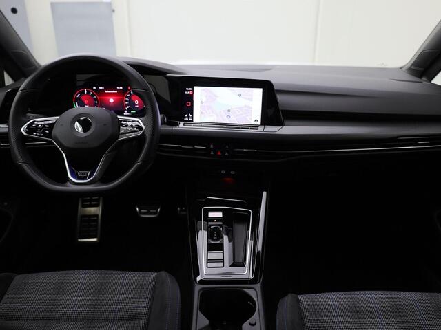 Volkswagen GOLF 1.4TSIeHybrid 180kW/245PK GTE · Panoramadak · Camera + Parkeersensoren · Trekhaak