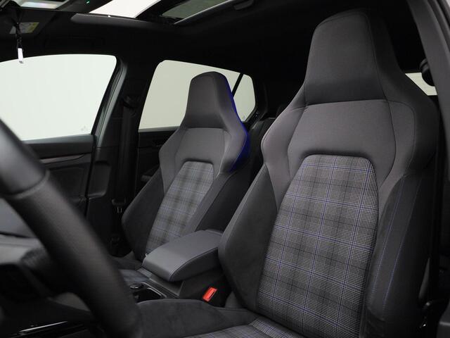 Volkswagen GOLF 1.4TSIeHybrid 180kW/245PK GTE · Panoramadak · Camera + Parkeersensoren · Trekhaak