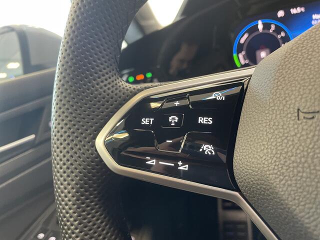 Volkswagen GOLF 1.4 eHybrid GTE ACC PDC Navi IQ Lights Trekhaak 24 maanden garantie mogelijk (*vraag naar de voorwaarden)