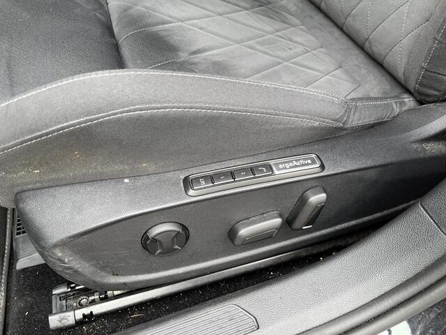 Volkswagen GOLF 1.5 eTSI Style / AUTOMAAT/ PARK. SENSOREN + CAMERA/ CRUISE/ NAVI/ APP-CONNECT/ CLIMA/ STOELVERWARMING