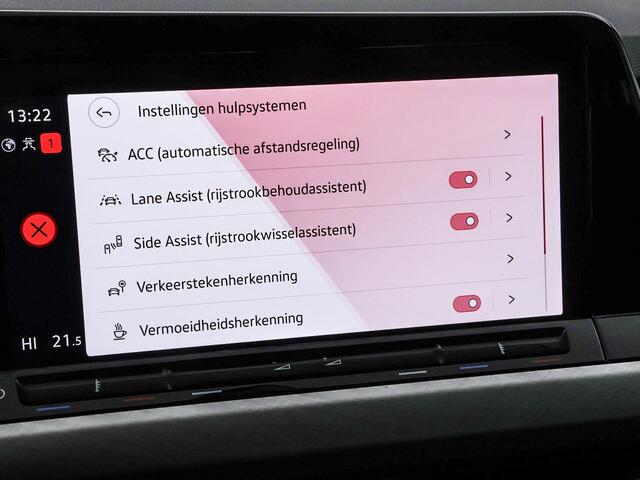 Volkswagen GOLF 1.0 eTSI 110pk DSG Life · Camera · Apple/Android Car Play · P-Sensoren · Sfeerverlichting · Keyless · Dodehoek Detectie · 16'' Inch ·