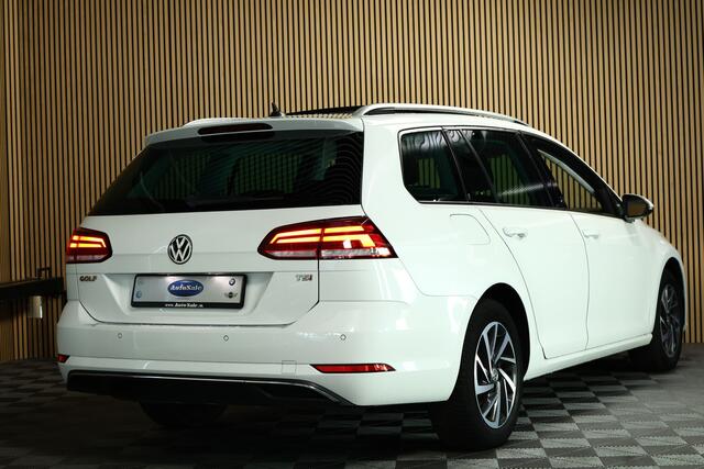 Volkswagen GOLF Variant 1.4 TSI Highline PANO NAVI CARPLAY STOELVW "17