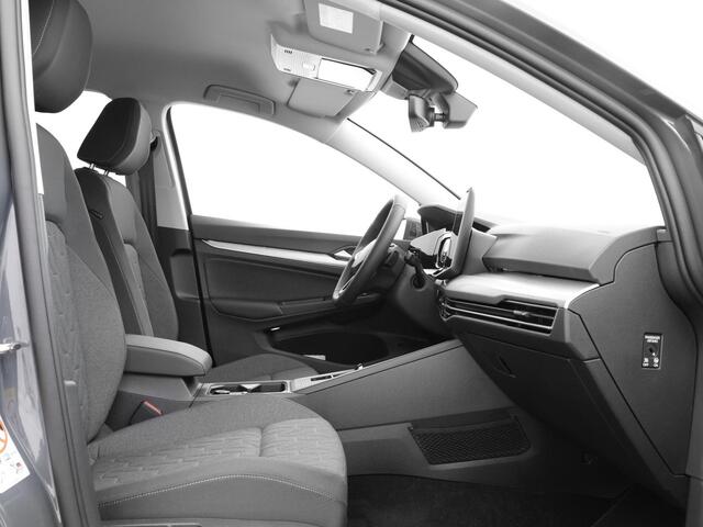 Volkswagen GOLF Life Edition 1.5 eHybrid 204 PK 6 versn. DSG PRIVATE LEASE VANAF ¤459P/M · Comfort pakket · Achteruitrijcamera · Draadloze telefoonverbinding · Voorraad OUTLET · Prijs is inclusief inruilpremie ·