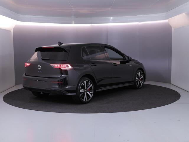 Volkswagen GOLF 1.5 eHybrid GTE 272 pk Automaat (DSG) | Sportpakket | Panoramadak | Lederen bekleding | Elektr. trekhaak | Parkeersensoren | Blackstyle | Stoelverwarming |