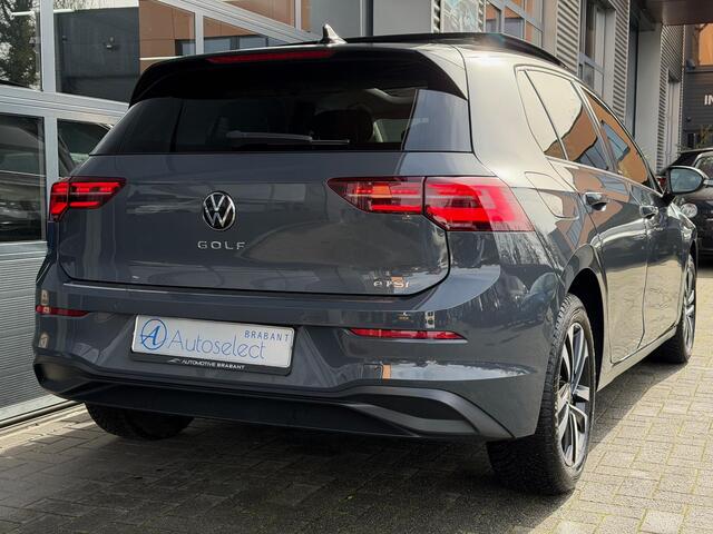 Volkswagen GOLF 1.5 eTSI Style Pano Navi LED
