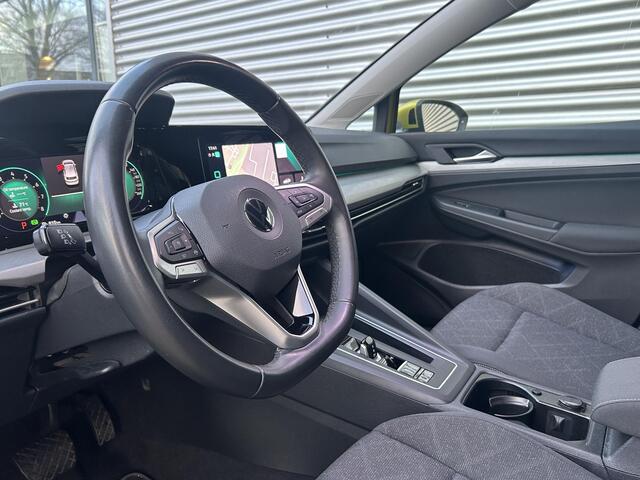 Volkswagen GOLF 1.0 eTSI Life | Adpt. Cruise | LED | Carplay |